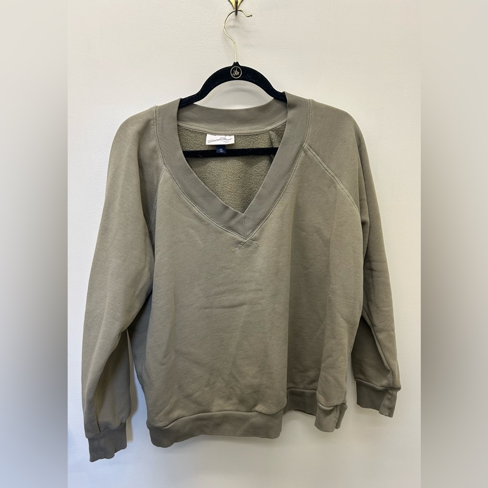 Universal Thread Women's V-Neck Sweater - Olive